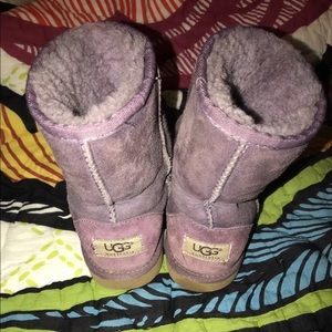 Preowned. Good condition girls size 2 ugg boots
